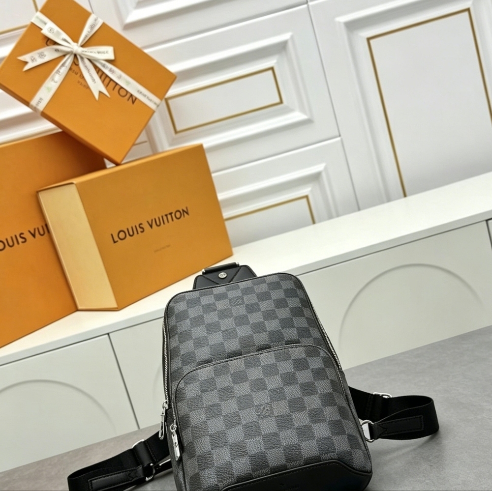 Louis Vuitton Avenue Slingbag Bag